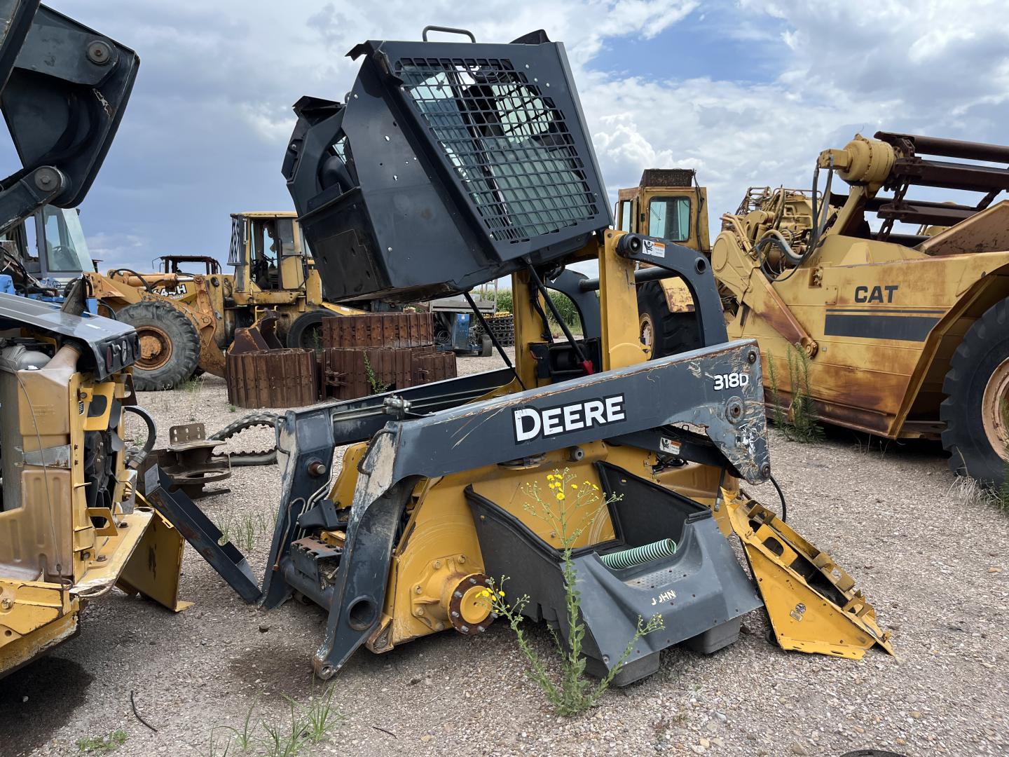 ./imagenes/INVOICE/2019/16000/MINICARGADOR 318D JOHN DEERE PARA REFACCIONES (1).JPG